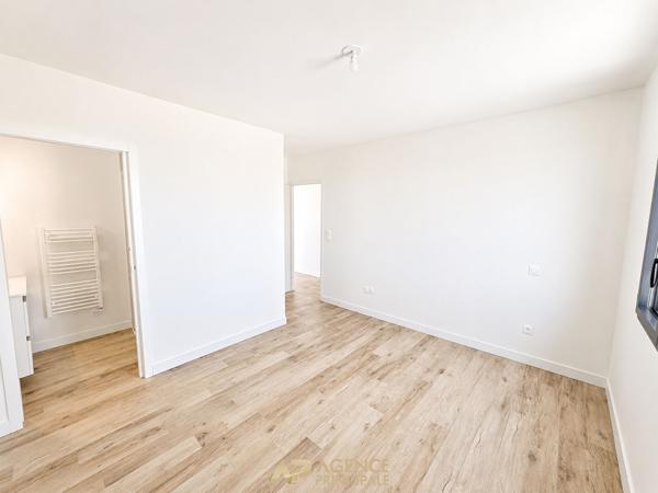 Appartement T4 / Terrasse / Parking / Cave - proche mer - La Rochelle 399 000 € **  - Référence  JH676ED4