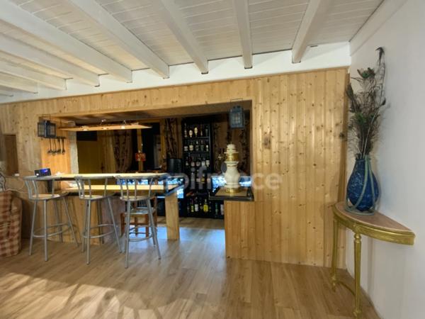 Proche de NOIRETABLE MAISON en pierre RENOVEE de 175 M2 avec sa GRANGE de 150 M2 sur 1 HA de TERRAIN