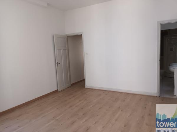 MAISON DEUX CHAMBRES COUR