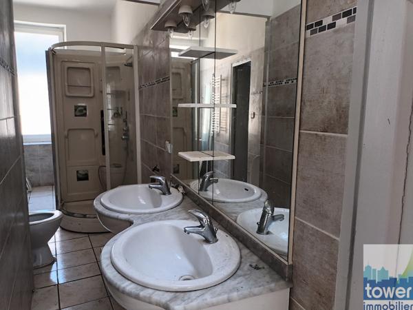 MAISON DEUX CHAMBRES COUR