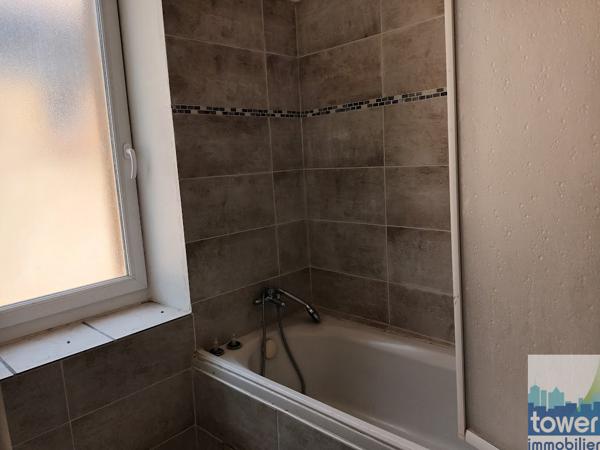 MAISON DEUX CHAMBRES COUR