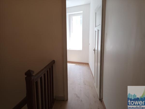 MAISON DEUX CHAMBRES COUR