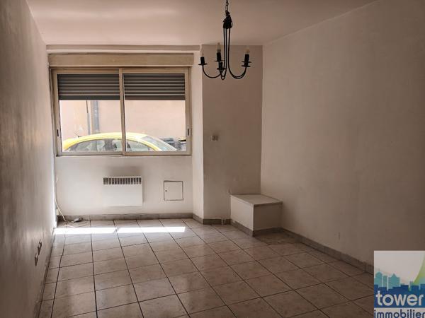 MAISON DEUX CHAMBRES COUR