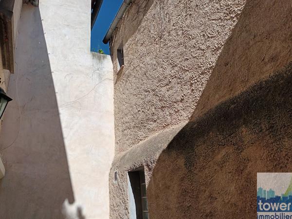 MAISON DEUX CHAMBRES COUR