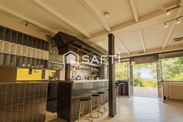 Murs commerciaux libres + deux appartements de trois pièces libres