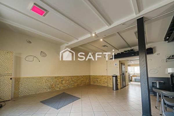 Murs commerciaux libres + deux appartements de trois pièces libres