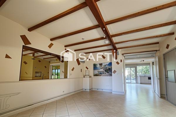 Murs commerciaux libres + deux appartements de trois pièces libres