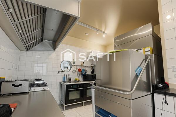 Murs commerciaux libres + deux appartements de trois pièces libres