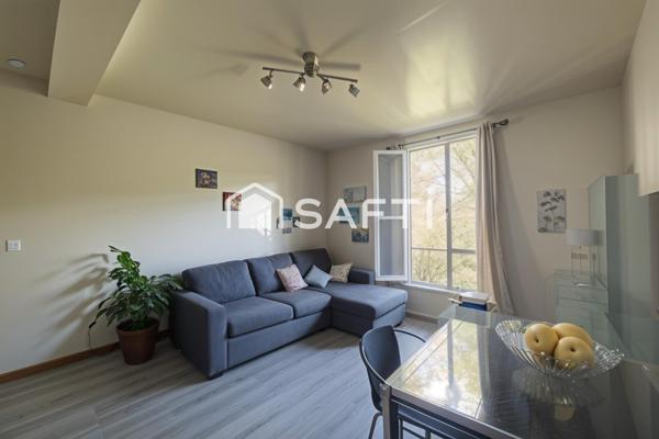 Murs commerciaux libres + deux appartements de trois pièces libres