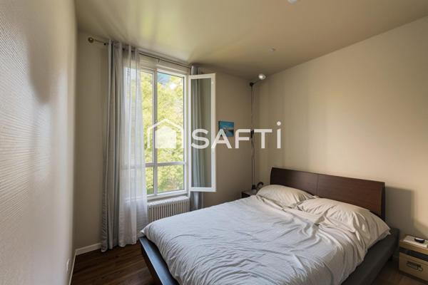 Murs commerciaux libres + deux appartements de trois pièces libres