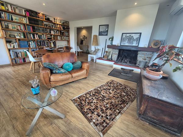 Maison Casta 6 pièce(s) 120 m2 jardin 5000 m²