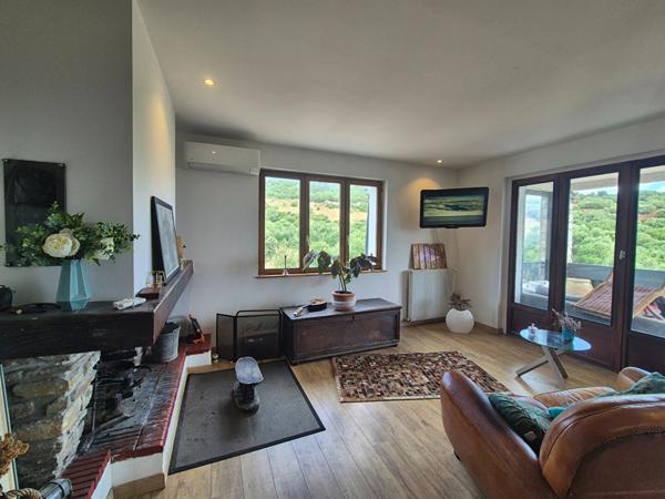 Maison Casta 6 pièce(s) 120 m2 jardin 5000 m²