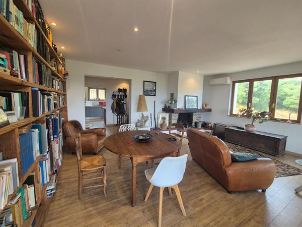 Maison Casta 6 pièce(s) 120 m2 jardin 5000 m²