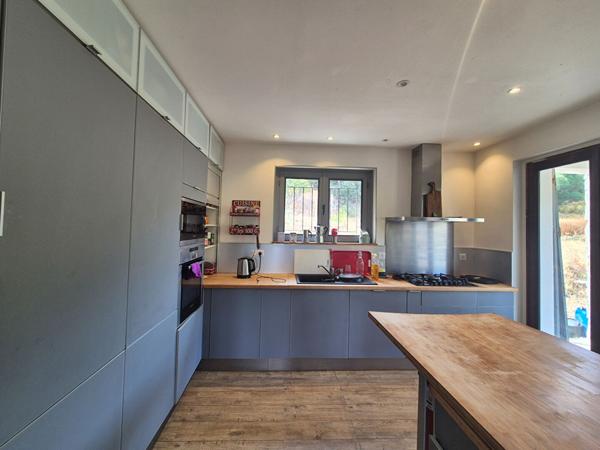 Maison Casta 6 pièce(s) 120 m2 jardin 5000 m²