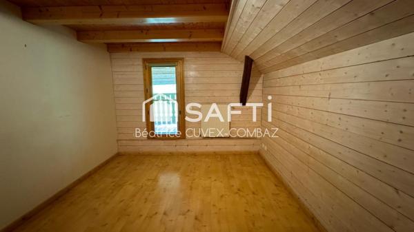 Maison de charme, 168 m2 avec de nombreuses dépendances : buanderie, atelier, cave , rangements.