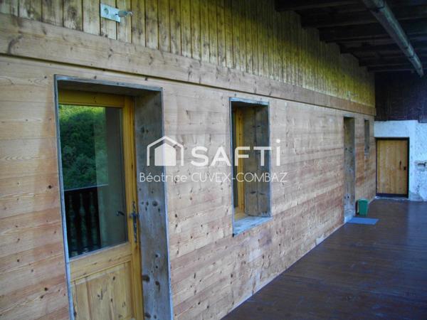 Maison de charme, 168 m2 avec de nombreuses dépendances : buanderie, atelier, cave , rangements.