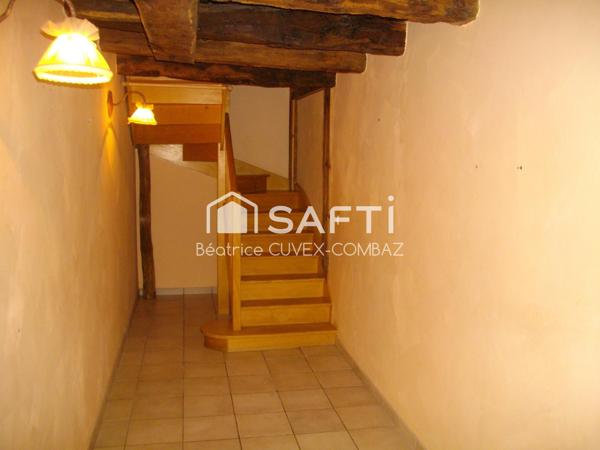 Maison de charme, 168 m2 avec de nombreuses dépendances : buanderie, atelier, cave , rangements.