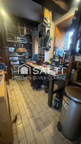 Maison de charme, 168 m2 avec de nombreuses dépendances : buanderie, atelier, cave , rangements.