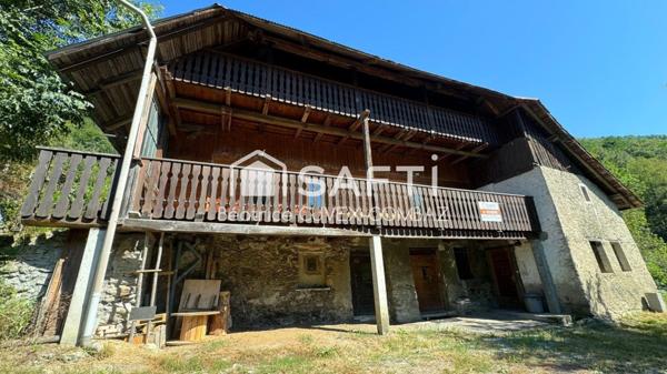 Maison de charme, 168 m2 avec de nombreuses dépendances : buanderie, atelier, cave , rangements.