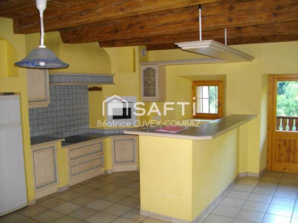 Maison de charme, 168 m2 avec de nombreuses dépendances : buanderie, atelier, cave , rangements.