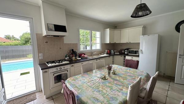 Maison à vendre 7 pièces MARTIGNAS SUR JALLE (33)