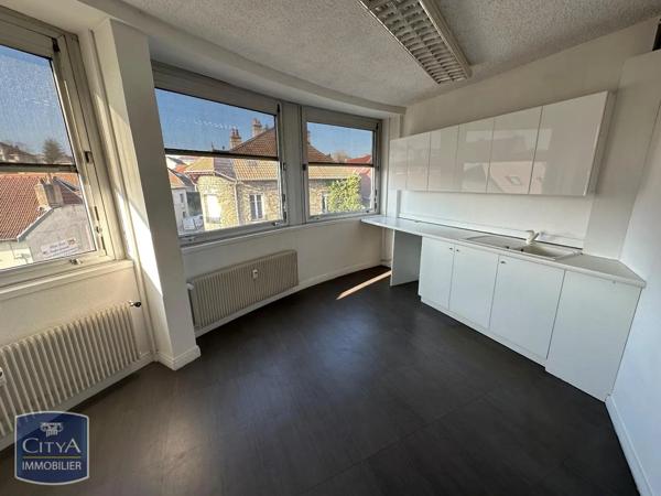 Local professionnel à louer 78m²