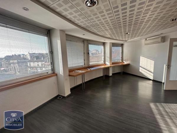 Local professionnel à louer 78m²