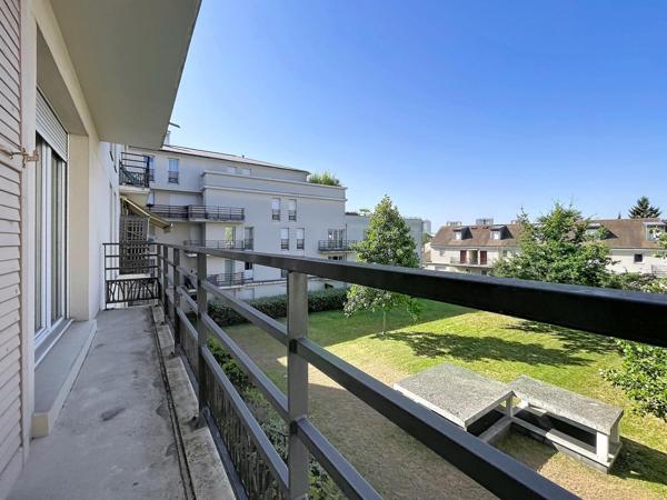 Superbe F4 lumineux avec balcon et 2 parkings – Résidence sécurisée