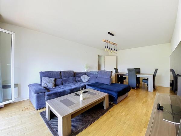 Superbe F4 lumineux avec balcon et 2 parkings – Résidence sécurisée