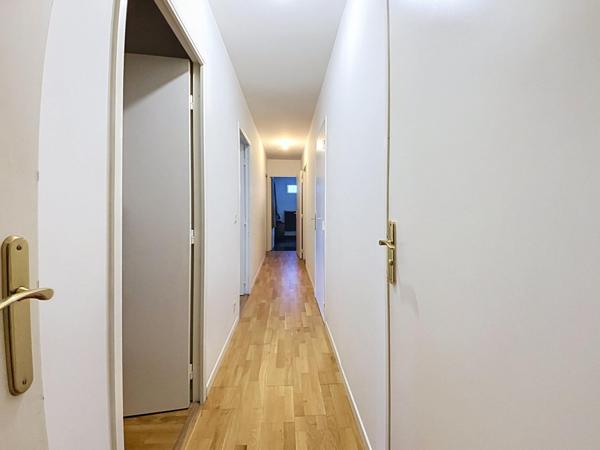 Superbe F4 lumineux avec balcon et 2 parkings – Résidence sécurisée