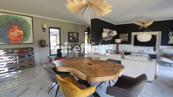 Maison
         6 pièces
        - 200 m² 354 000 € *