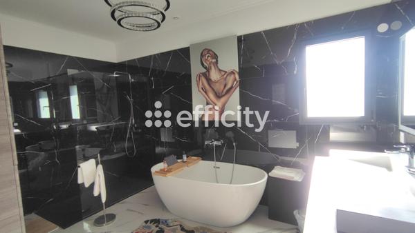 Maison
         6 pièces
        - 200 m² 354 000 € *