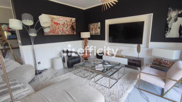 Maison
         6 pièces
        - 200 m² 354 000 € *
