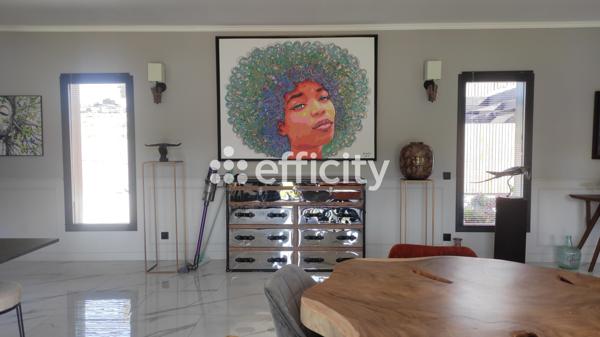 Maison
         6 pièces
        - 200 m² 354 000 € *