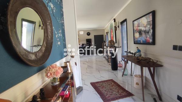 Maison
         6 pièces
        - 200 m² 354 000 € *