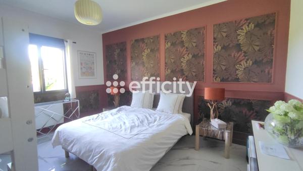 Maison
         6 pièces
        - 200 m² 354 000 € *