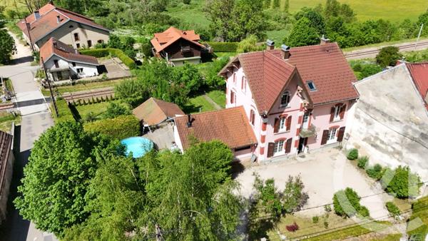 Maison à vendre  14 pièces - 280 m 2   LA CLUSE ET MIJOUX  - 25