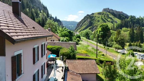 Maison à vendre  14 pièces - 280 m 2   LA CLUSE ET MIJOUX  - 25