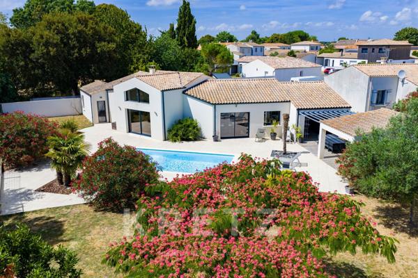 Maison contemporaire à la campagne / Chassagné