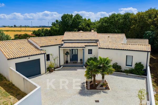 Maison contemporaire à la campagne / Chassagné