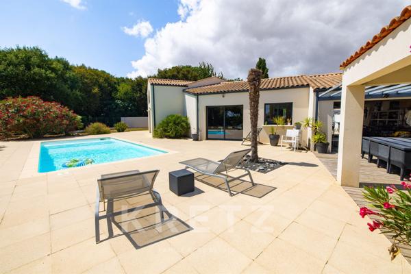 Maison de plain-pied avec piscine à 10 minutes de La Rochelle