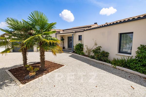Maison de plain-pied avec piscine à 10 minutes de La Rochelle