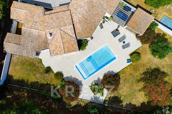Maison de plain-pied avec piscine à 10 minutes de La Rochelle