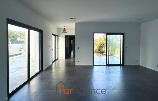 Maison 6 pièces de plain-pied sans vis à vis