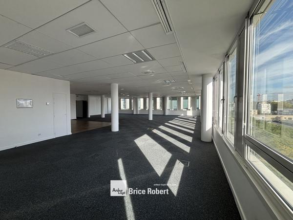 Bureaux à louer en étages élevés Lyon 6ème proche Part Dieu lumineux