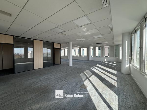 Bureaux à louer en étages élevés Lyon 6ème proche Part Dieu lumineux