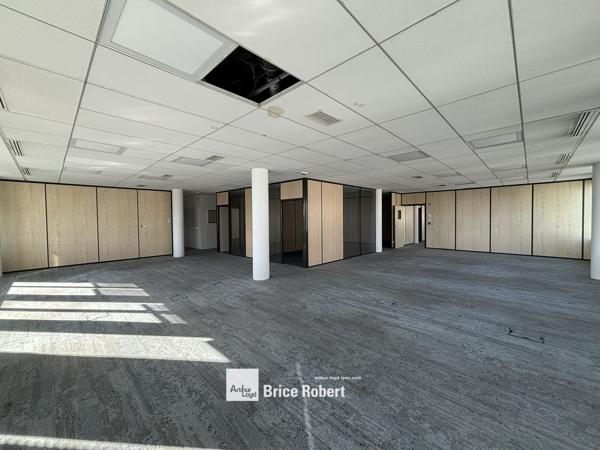 Bureaux à louer en étages élevés Lyon 6ème proche Part Dieu lumineux