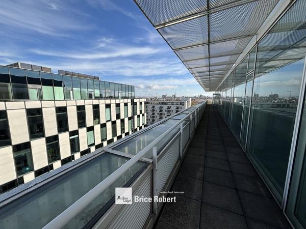 Bureaux à louer en étages élevés Lyon 6ème proche Part Dieu lumineux