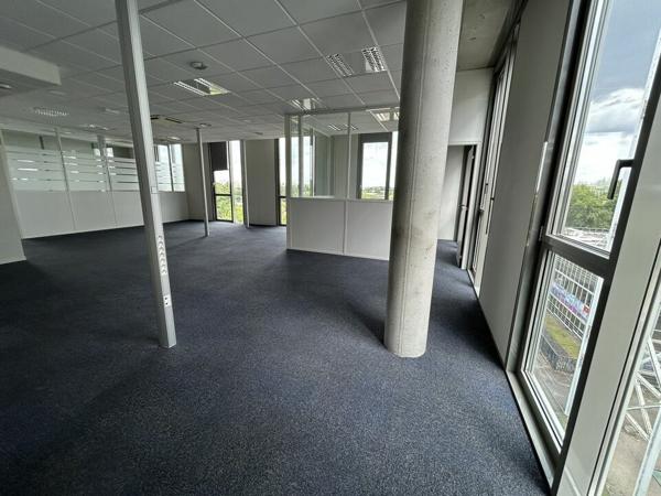BUREAUX à LOUER de 371.5 m²