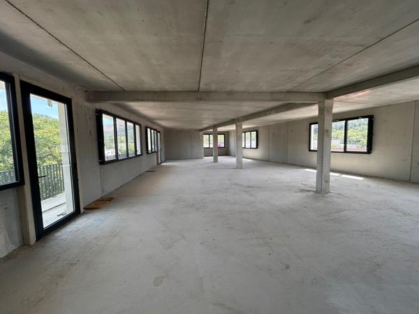 Bureaux neufs PMR et ERP avec parkings à louer à Aubagne - Proximité Les Paluds